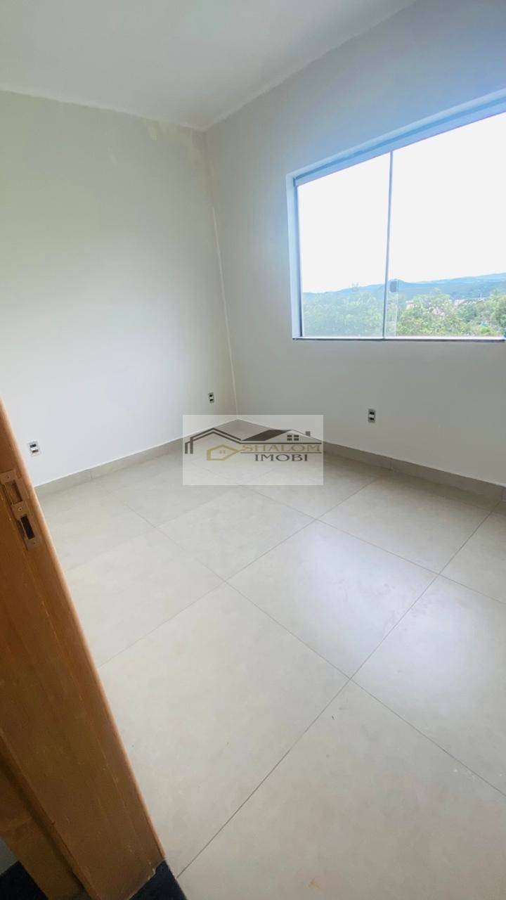 Sobrado com 2 quartos, à venda em Divinópolis, Santa Lucia